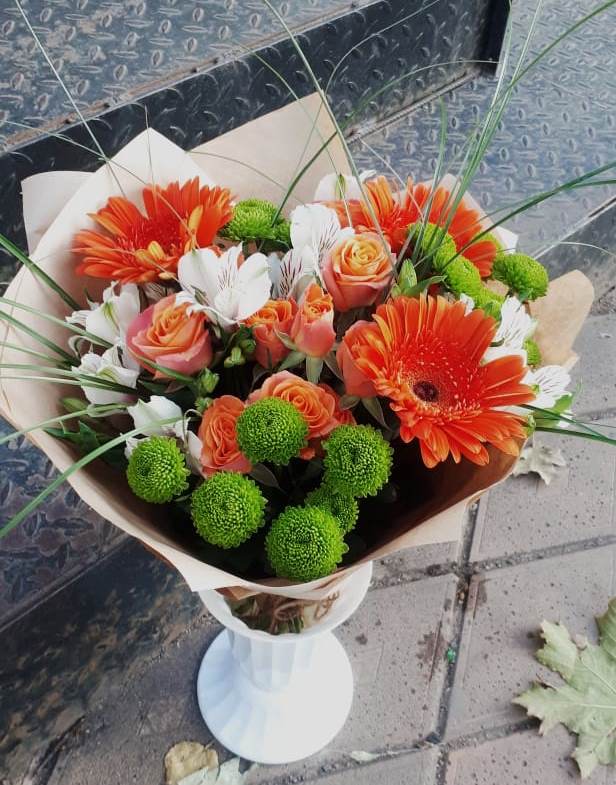Букет цветов из: Герберы, Хризантемы, Альстромерии и Розы в Ачинск