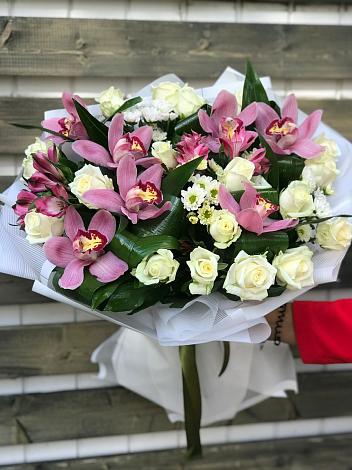 Букет цветов из: Розы и Хризантемы в Ачинск