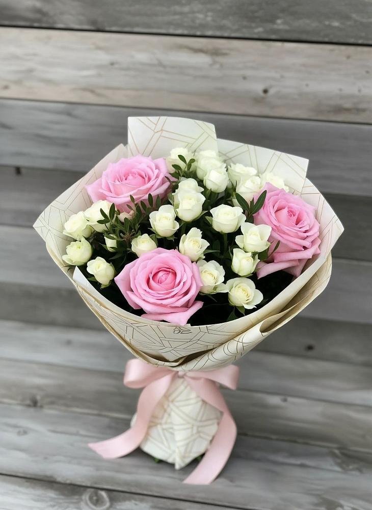 Букет цветов из: Розы в Ачинск