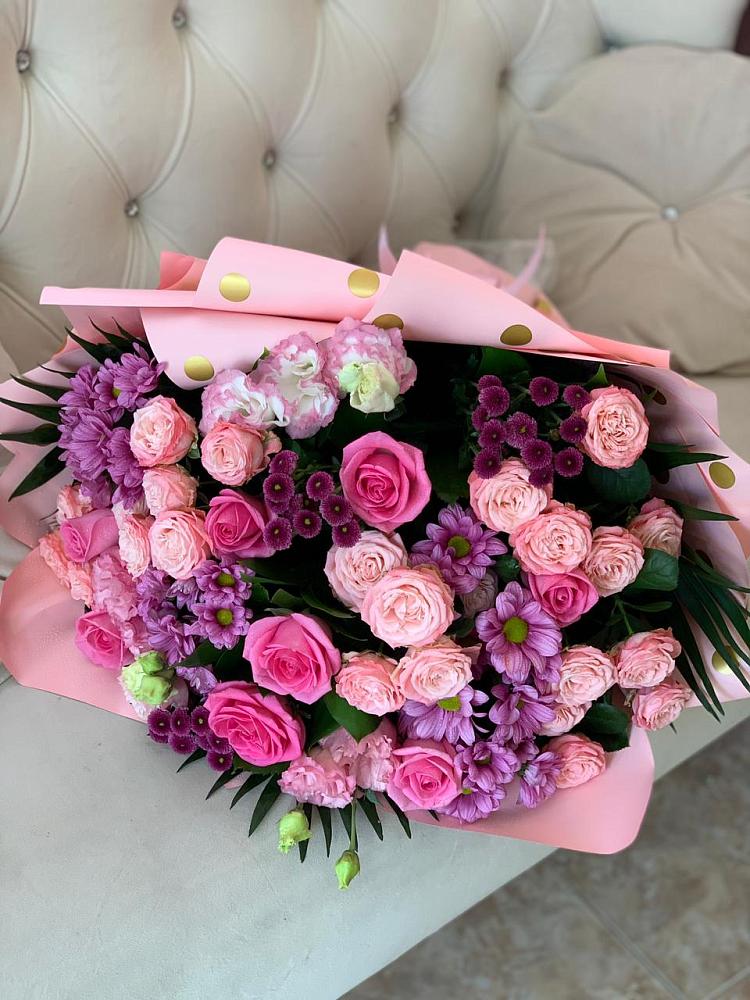 Букет цветов из: Хризантемы, Розы и Лизиантусы в Ачинск