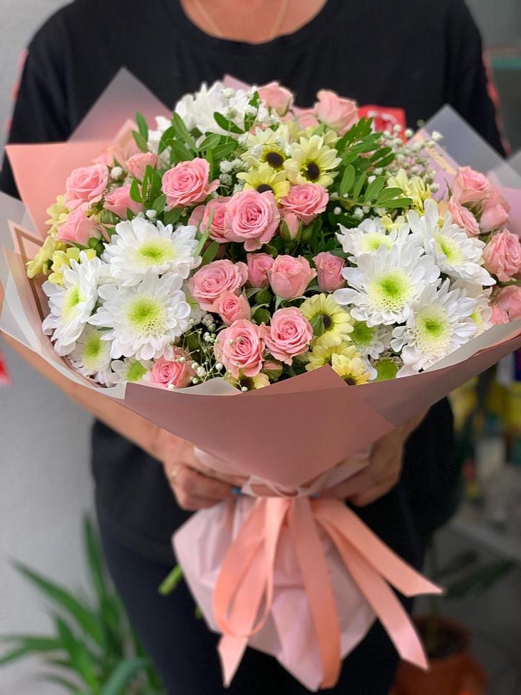 Букет цветов из: Розы и Хризантемы в Ачинск