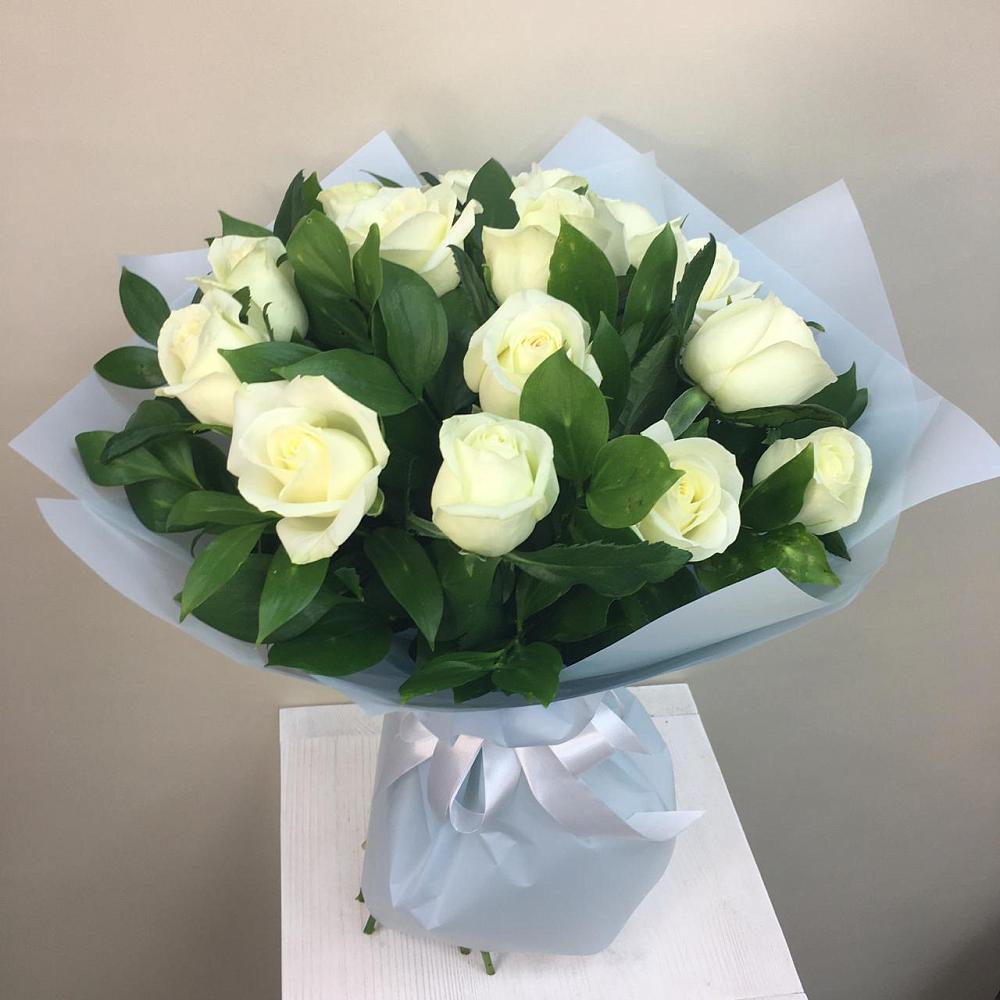 Букет 15 Белых роз Проуд в Ачинск