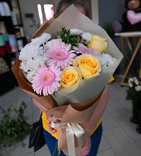 Букет цветов из:  Герберы, Розы и Хризантемы в Ачинск