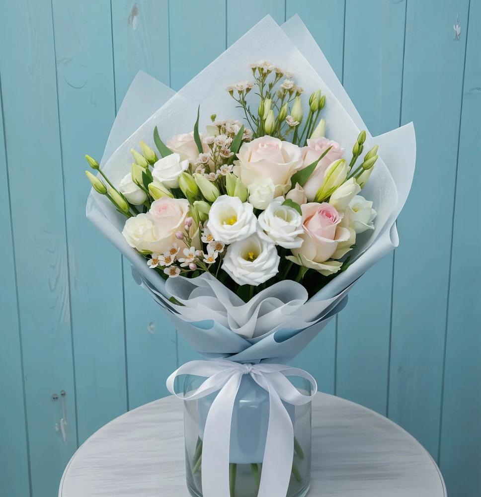 Букет цветов из: Розы и Лизиантусы в Ачинск