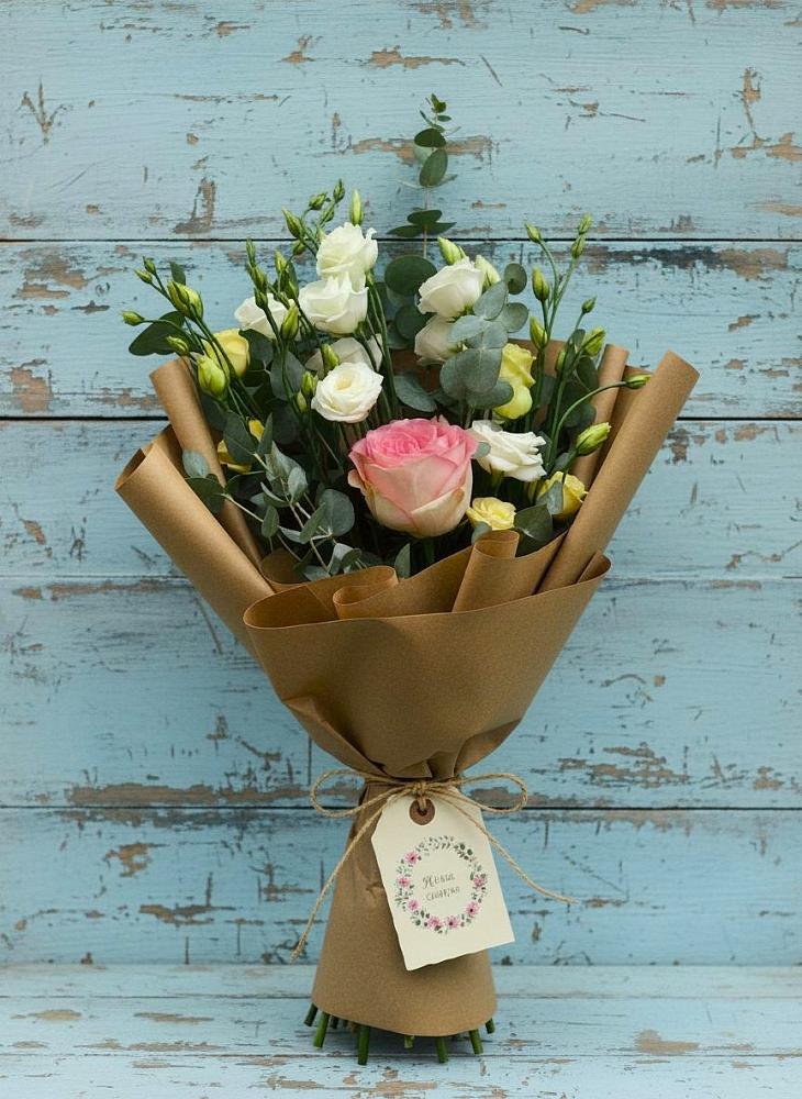 Букет цветов из: Розы и Лизиантусы в Ачинск