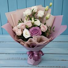 Букет цветов из:  Розы и Лизиантусы в Ачинск