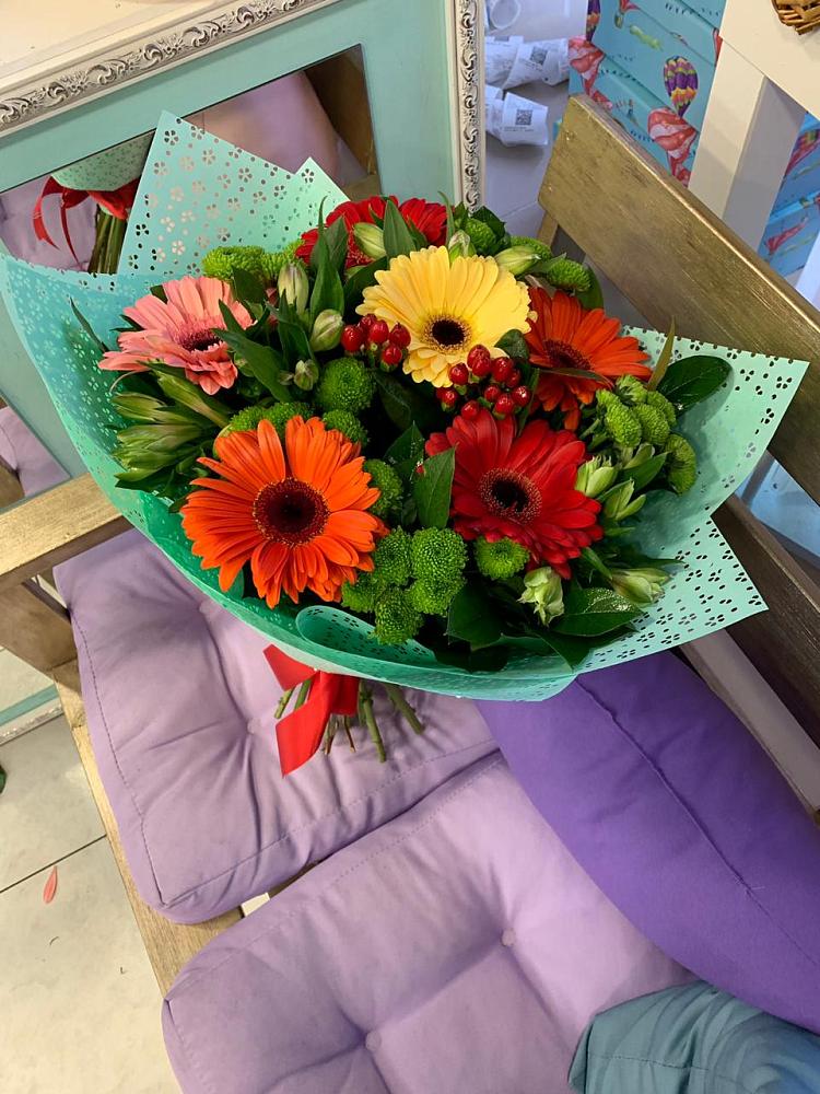 Букет цветов из: Герберы, Хризантемы и Альстромерии в Ачинск