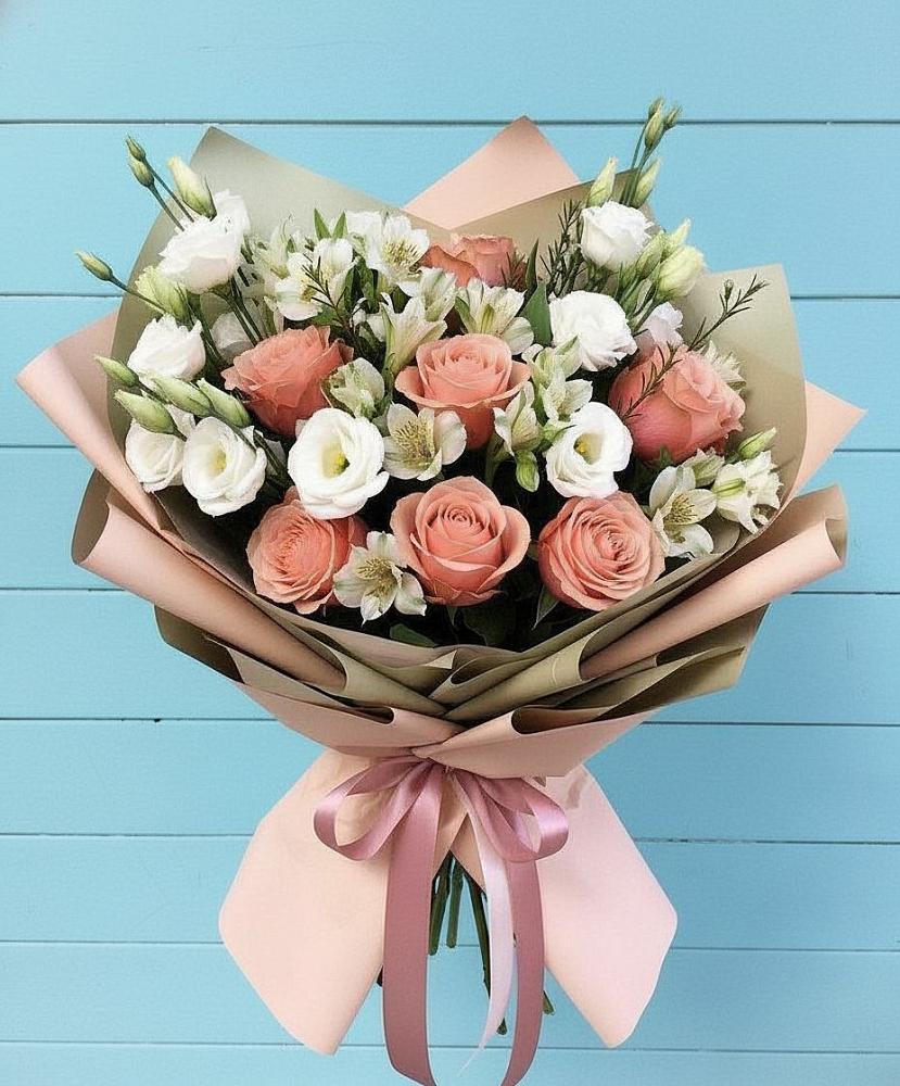 Букет цветов из: Розы, Альстромерии и Лизиантусы в Ачинск