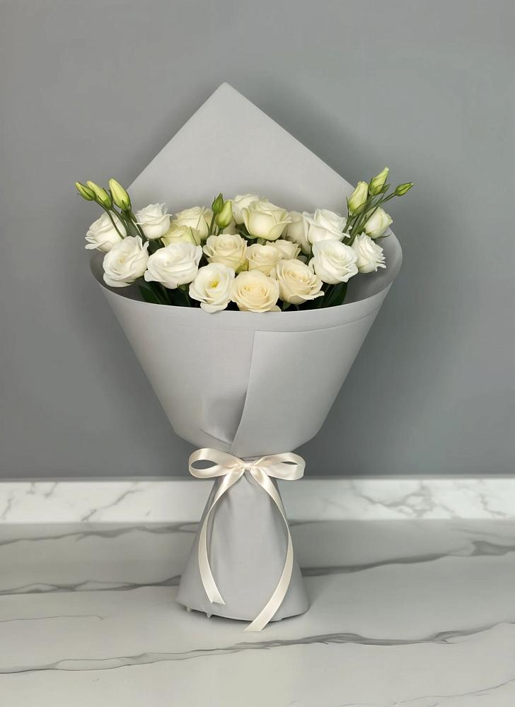 Букет цветов из: Розы и Лизиантусы в Ачинск