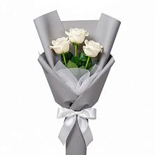 Букет 3 белые розы в Ачинск