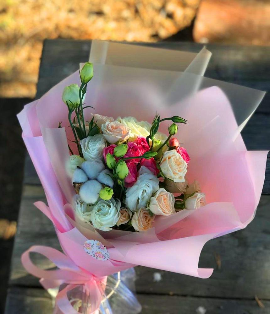 Букет цветов из: Розы и Лизиантусы в Ачинск