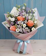 Букет цветов из:  Лизиантусы, Розы, Альстромерии и Гипсофила в Ачинск