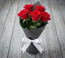 Букет 5 Красных роз Эдлесс Лав в Ачинск