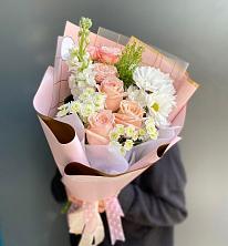 Букет цветов из:  Хризантемы и Розы в Ачинск
