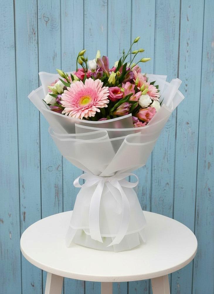 Букет цветов из: Герберы, Альстромерии и Лизиантусы в Ачинск