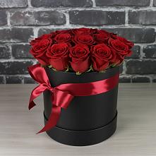 Цветочная композиция из Розы в шляпной коробке в Ачинск