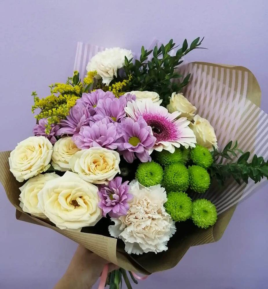 Букет цветов из: Хризантемы, Розы, Гвоздики и Герберы в Ачинск