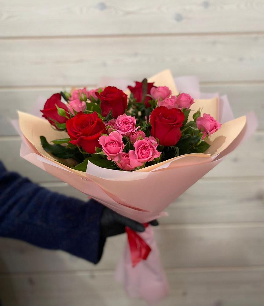 Букет цветов из: Розы в Ачинск