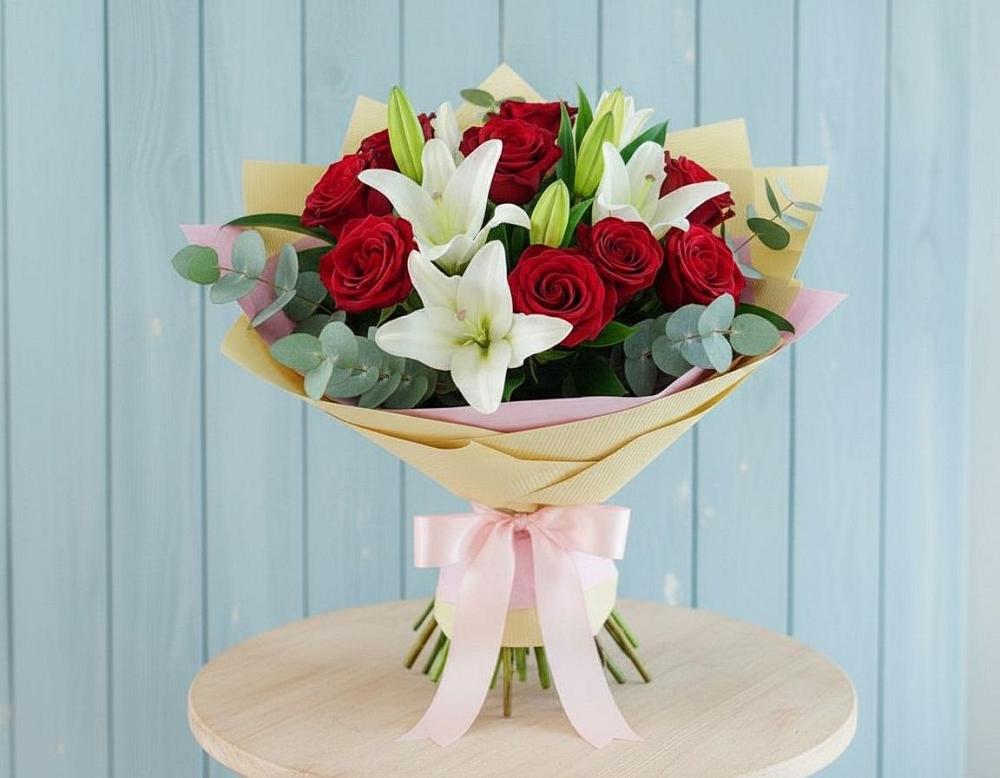 Букет цветов из: Лилии и Розы в Ачинск